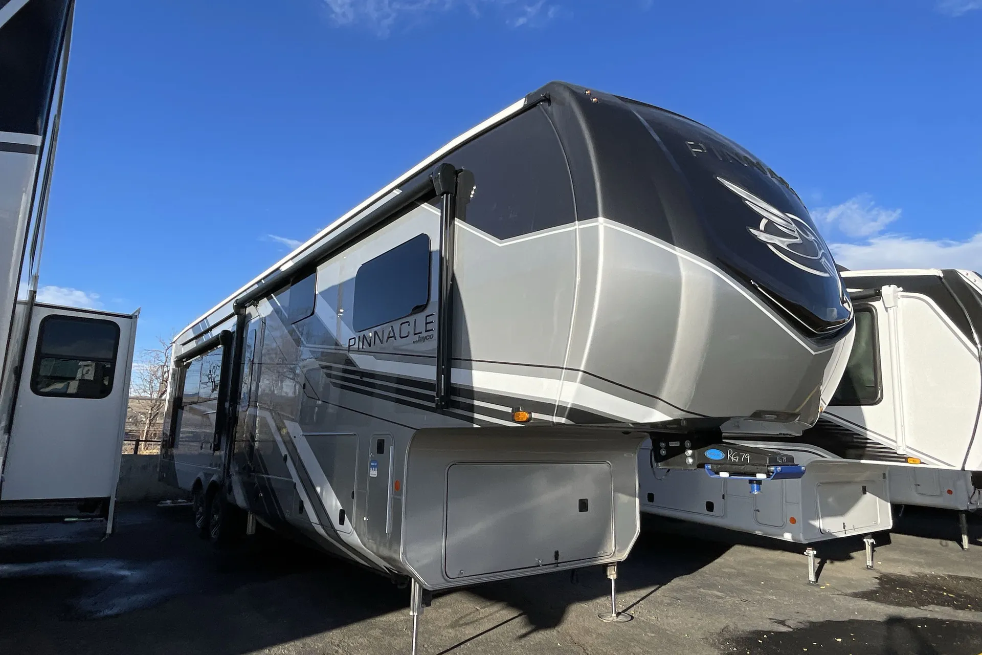 2025 Jayco Pinnacle 38KPTS - Photo 2