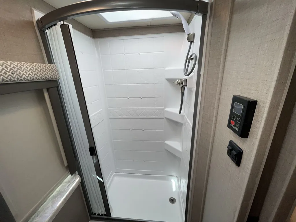 2022 Thor Motor Coach Tiburon 24FB, Photos photo 18