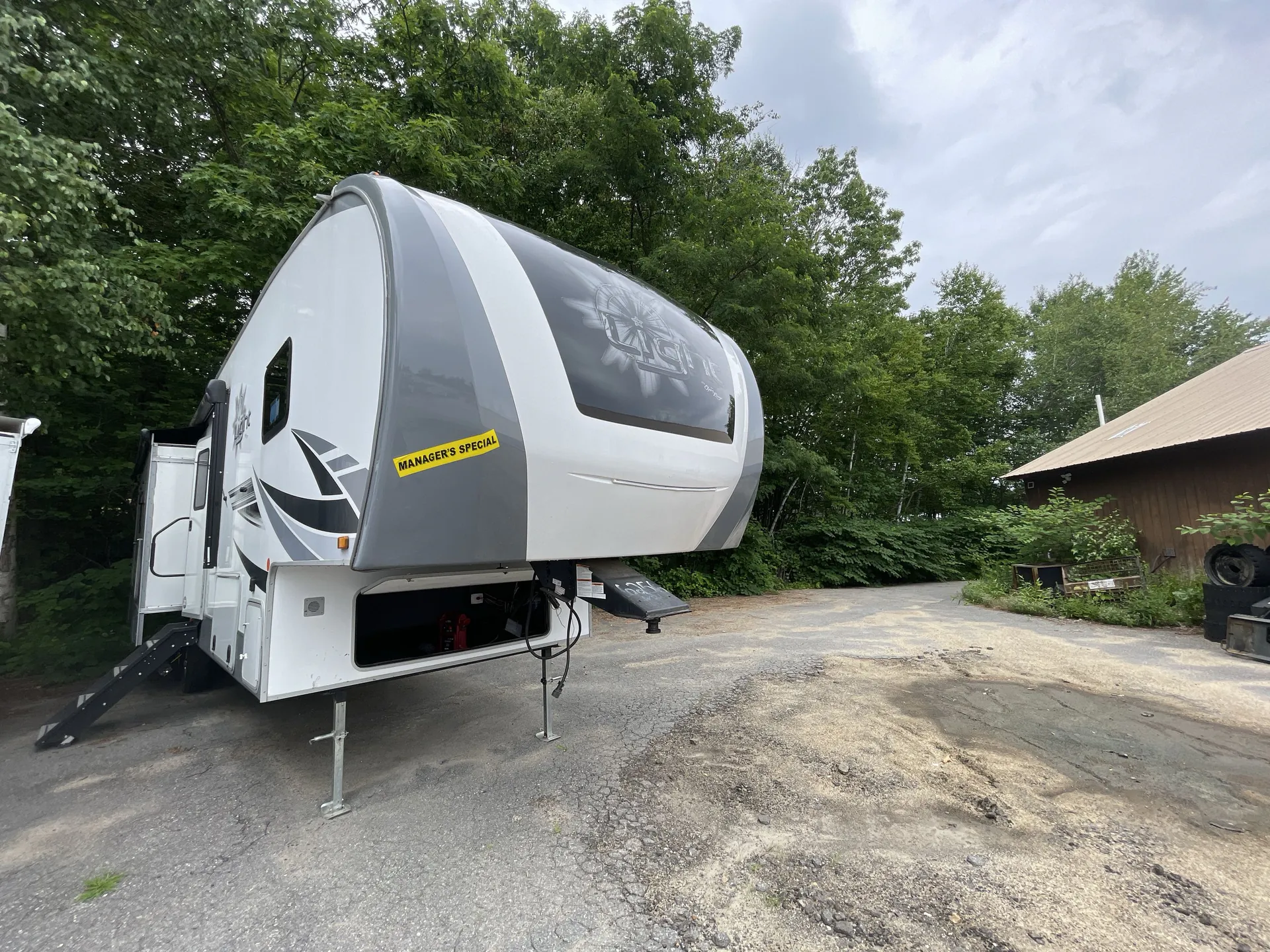 2021 Highland Ridge Light 332RLS - Photo 2