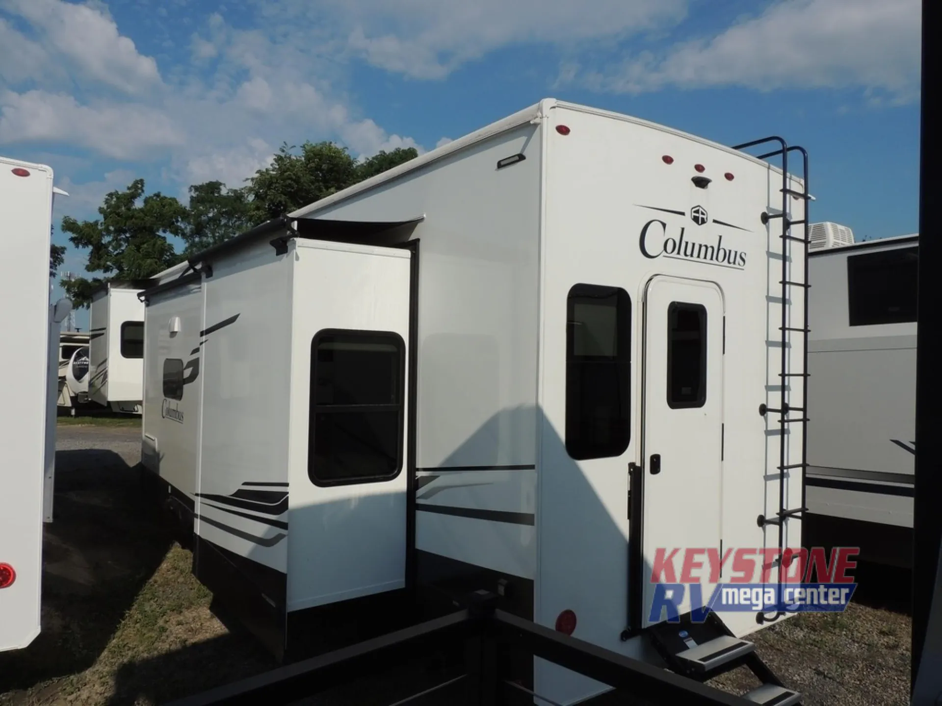 2025 Palomino Columbus 376DS - Photo 4