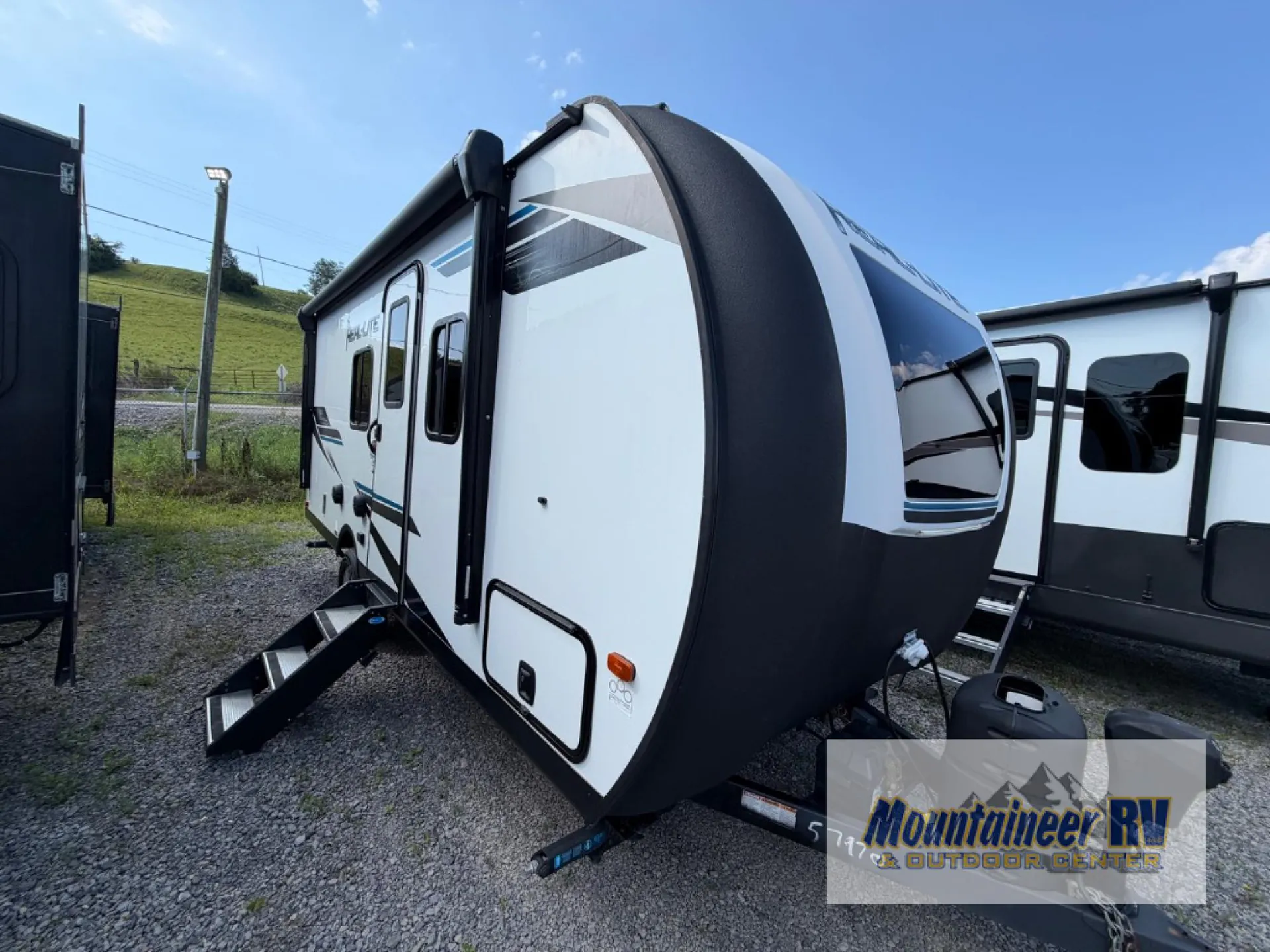 2022 Palomino Real-Lite 186 - Photo 2