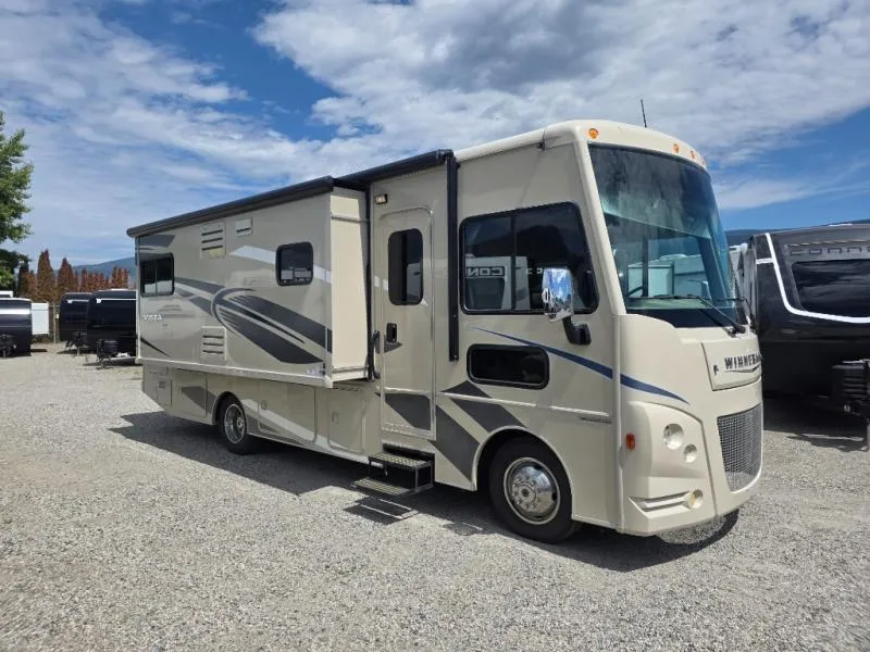 2017 Winnebago Vista LX 27N - Photo 2