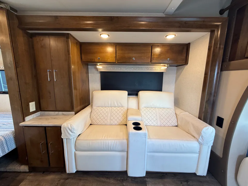 2019 Tiffin Wayfarer 24 FW, Photos photo 4