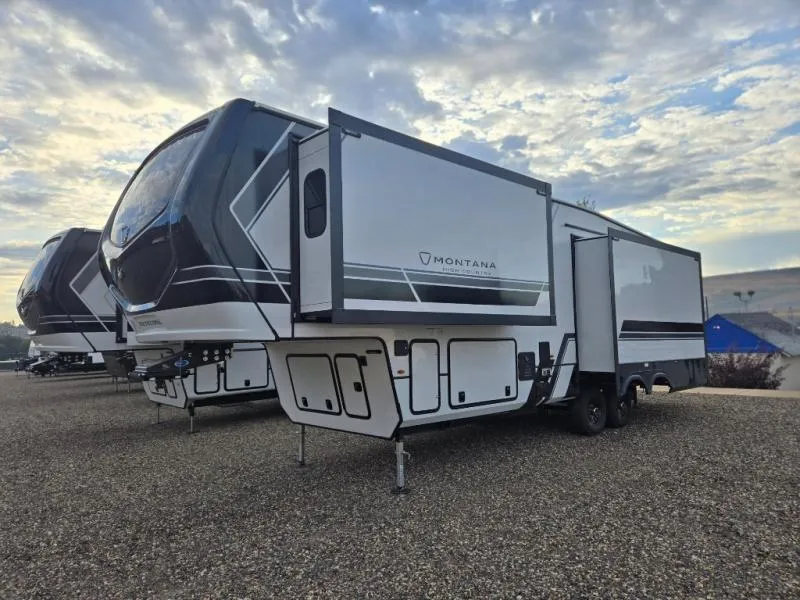 2026 Keystone Montana High Country 295RL - Photo 4