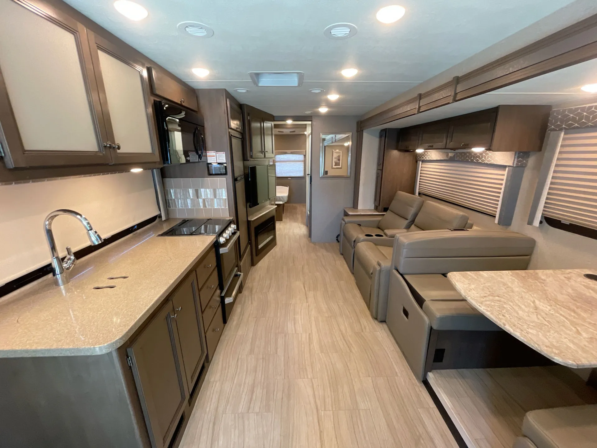 2020 Thor Motor Coach Windsport 32T — living area main