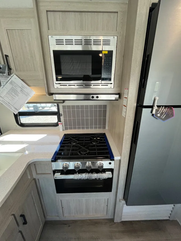 2026 Coachmen Catalina Legacy Edition 343BHTS (2 Queen Beds), Photos photo 26