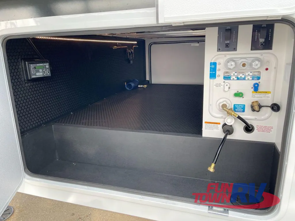 2026 Brinkley Model Z 3610, Photos photo 4