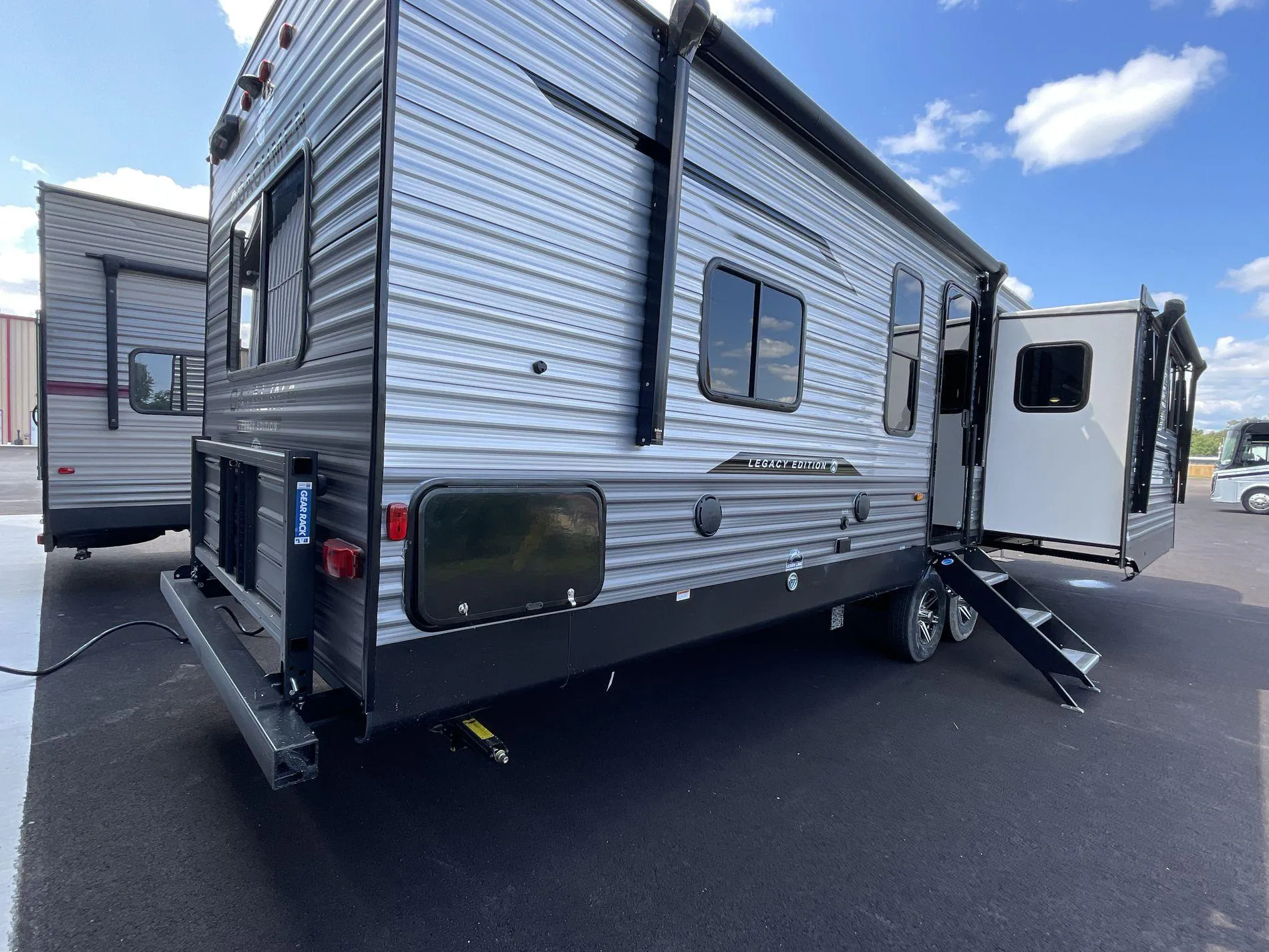 2025 Coachmen Catalina Legacy Edition 283FEDS - Photo 3