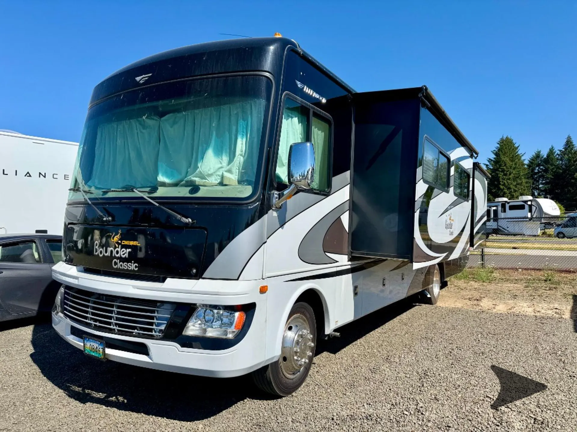 2012 Fleetwood Bounder Classic 36R - Photo 4