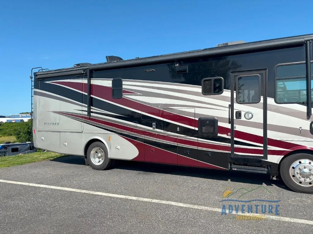 2017 Tiffin Allegro 32 SA - Photo 4