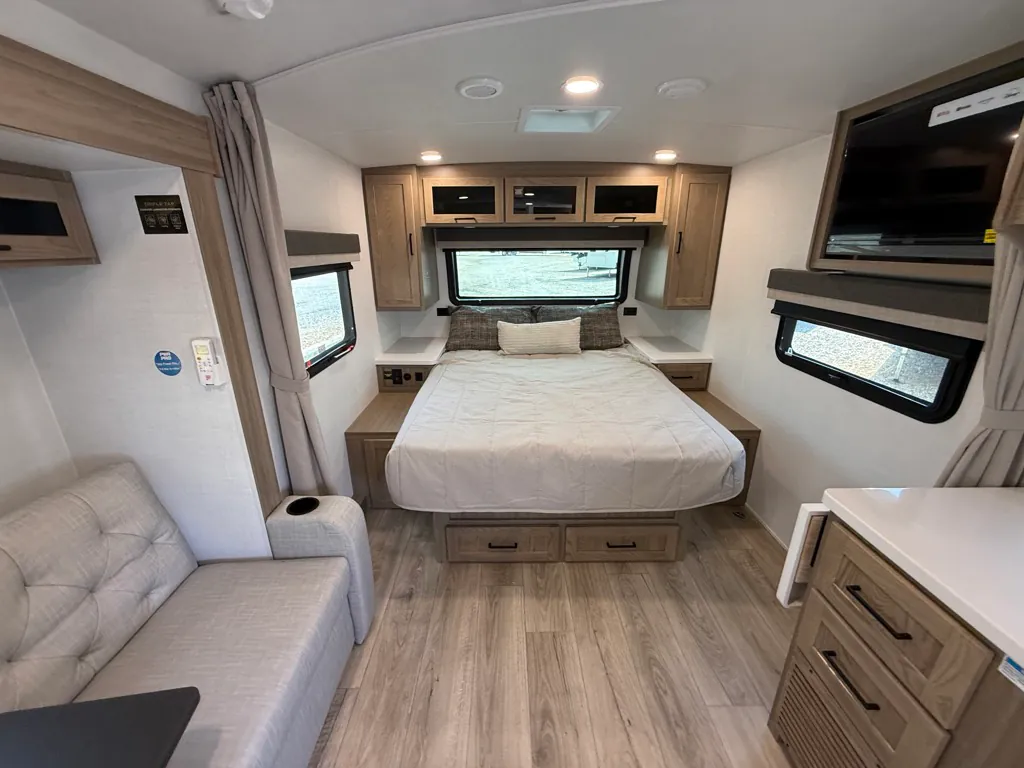 2027 Forest River Rockwood Mini Lite 2109S — Photo 6