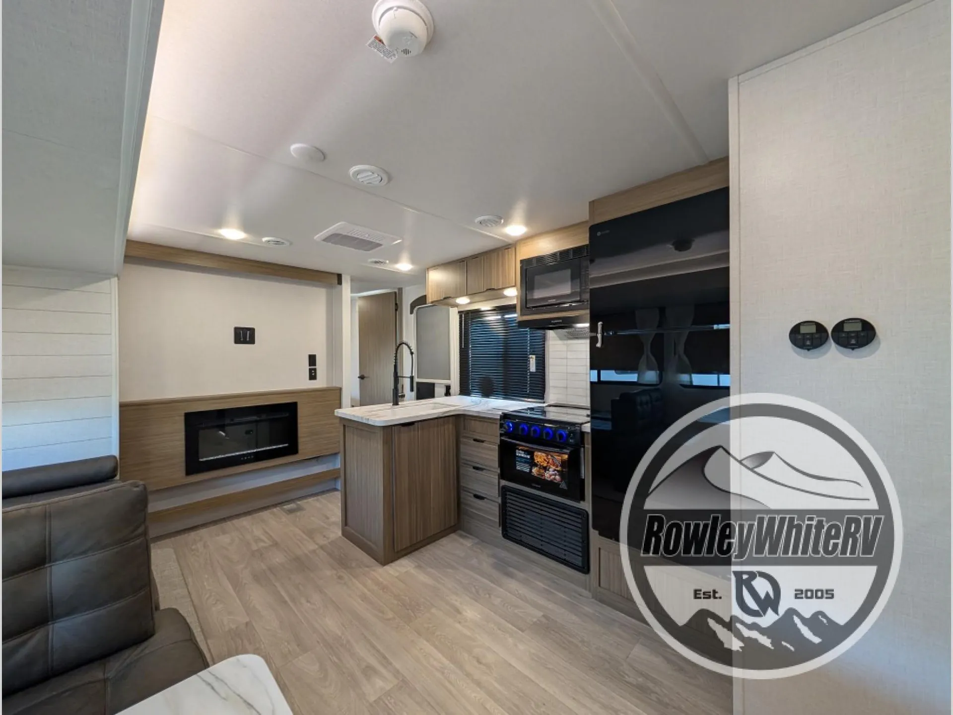 2027 Forest River Wildwood 31KQBTS — Photo 5