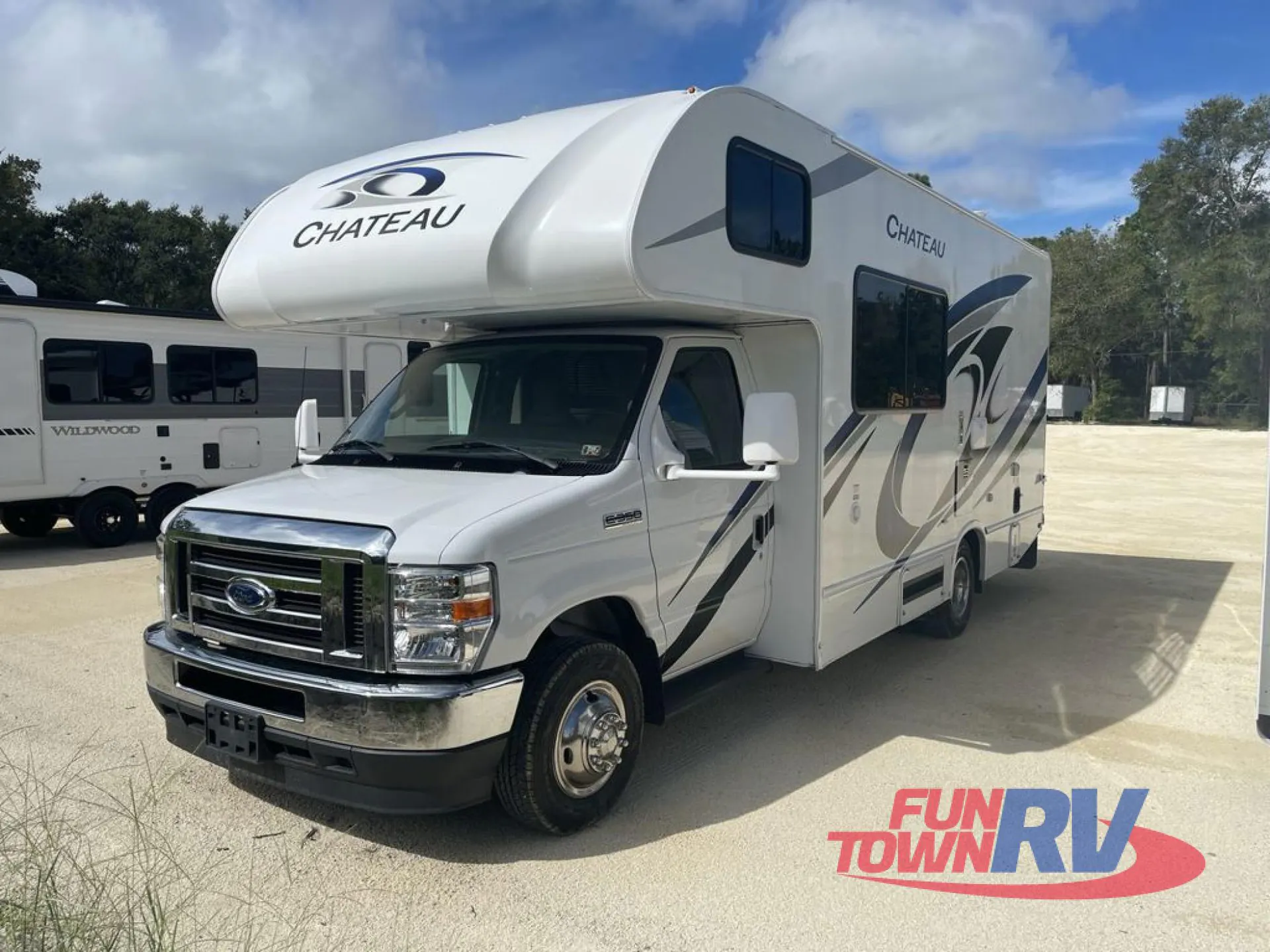 2023 Thor Motor Coach Chateau 22E - Photo 4