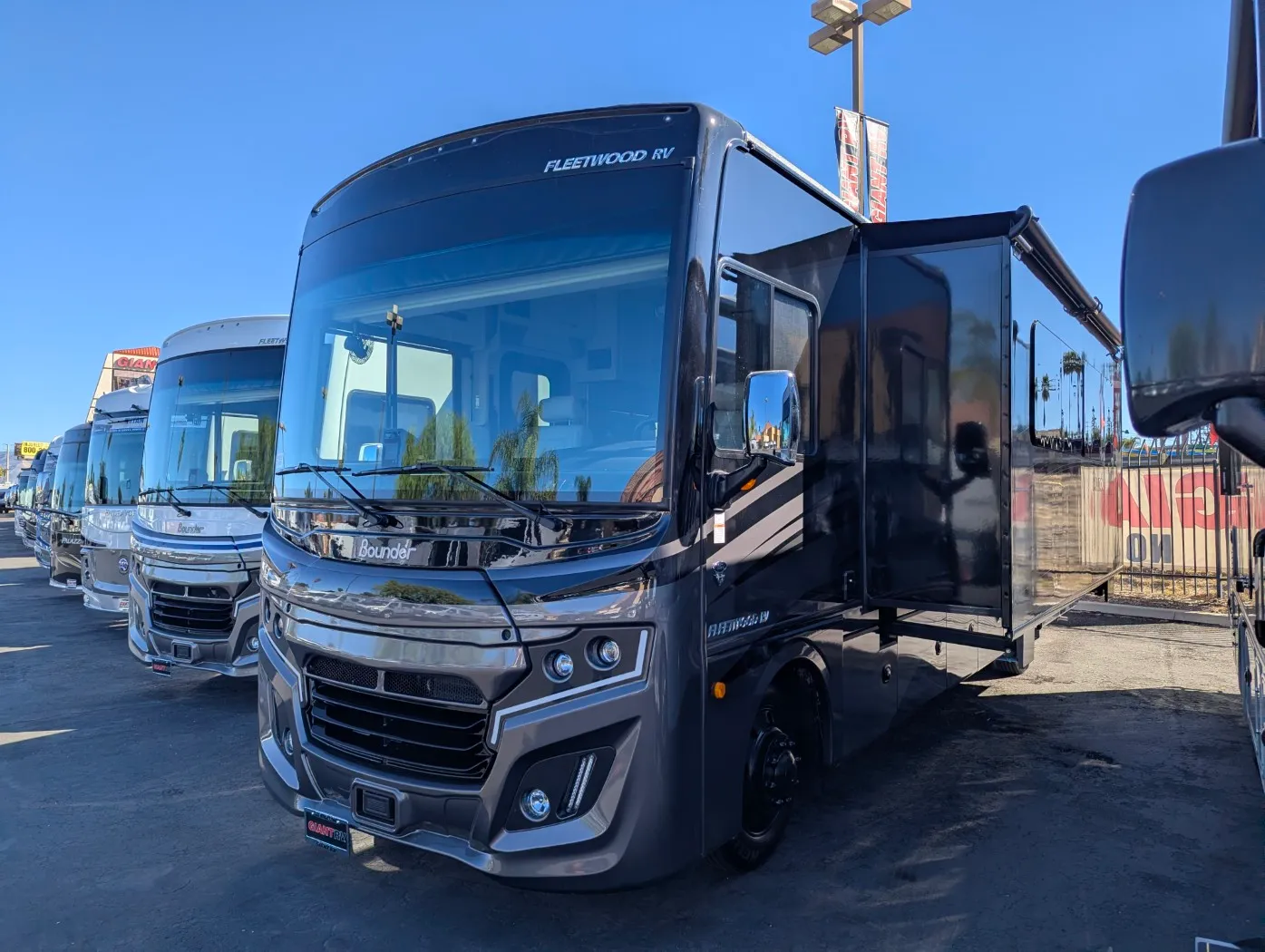 2026 Fleetwood Bounder 35K - Photo 4
