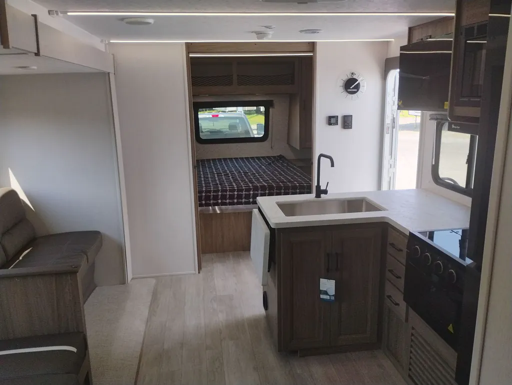 2026 Coachmen Freedom Express Select 30SE, Photos photo 18
