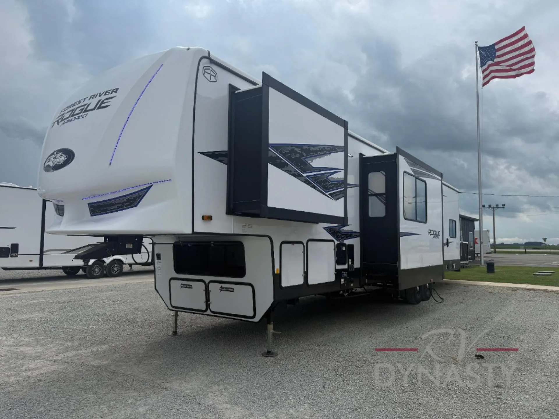 2027 Forest River Vengeance Rogue Armored 391T145 — Photo 6