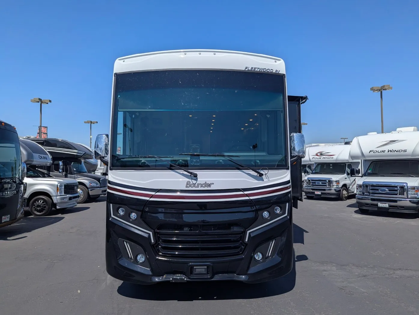 2026 Fleetwood Bounder 35K - Photo 3