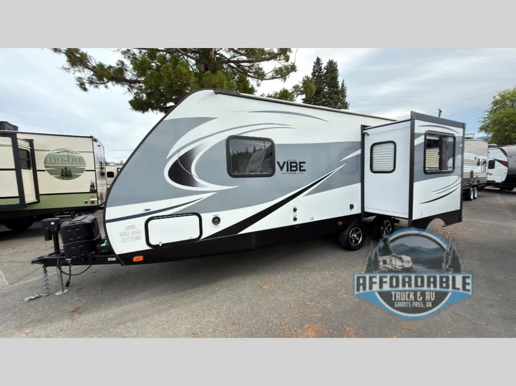 2018 Forest River Vibe Extreme Lite 224RLS, Photos photo 3
