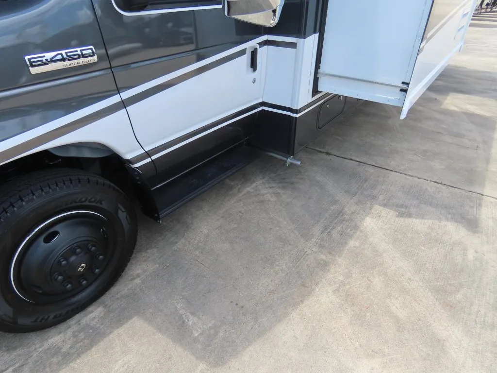 2026 Winnebago Minnie Winnie 26NP - Photo 4