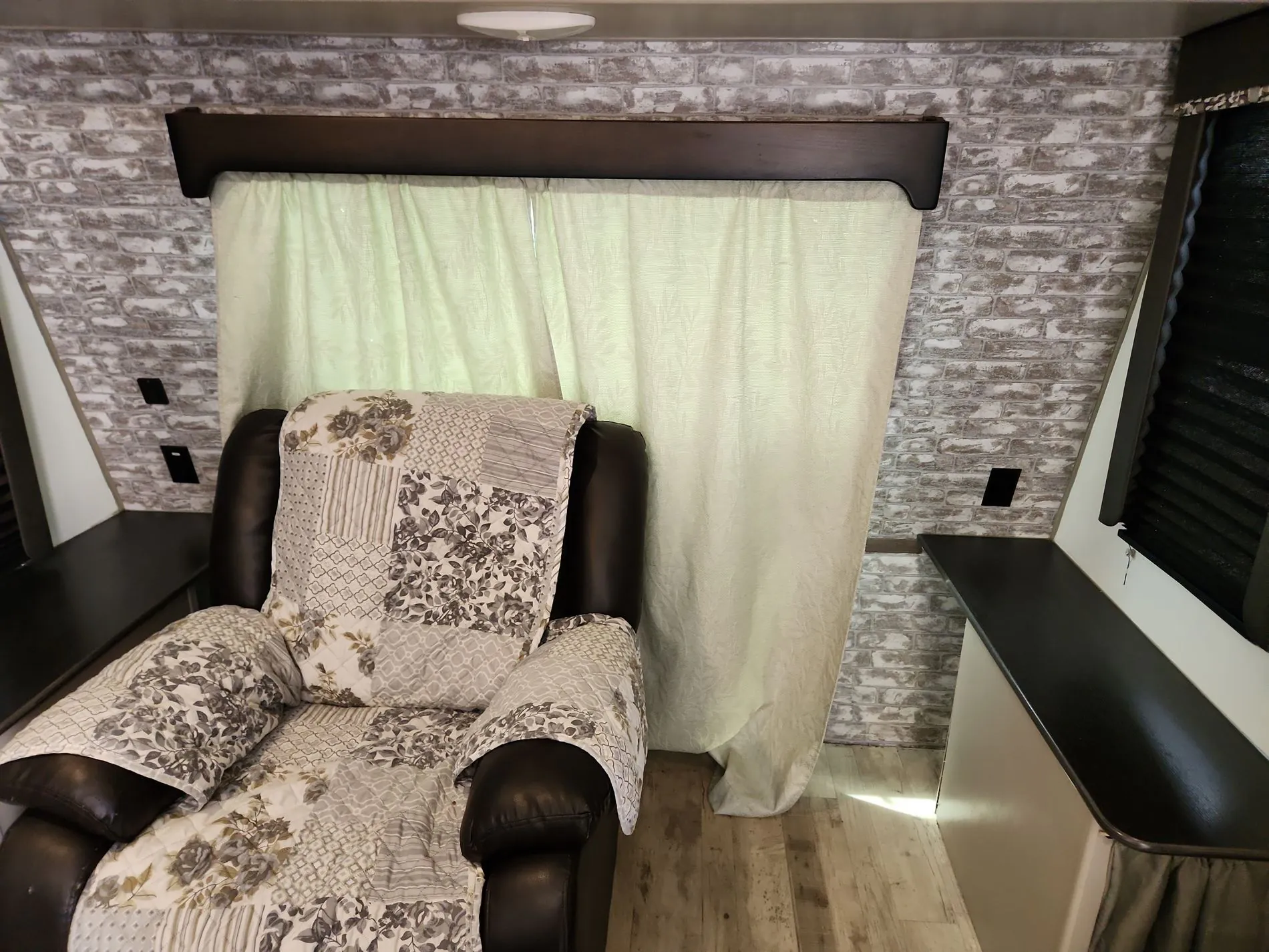 2019 Keystone Sprinter Limited 330KBS - Photo 3