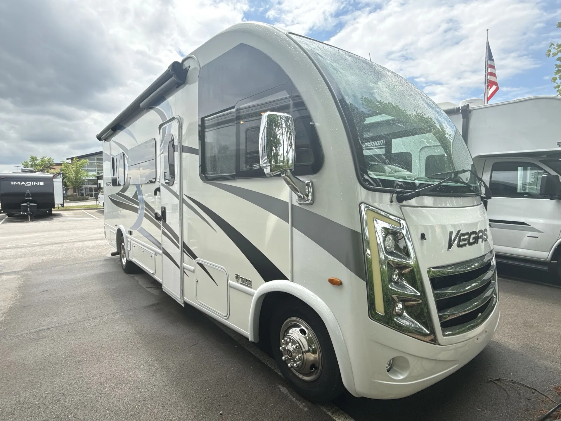 2023 Thor Motor Coach Vegas 24.3 - Photo 2