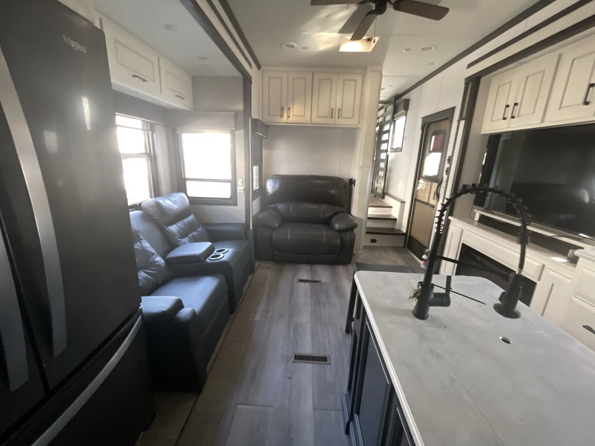 2021 DRV Full House MX450 — living area main