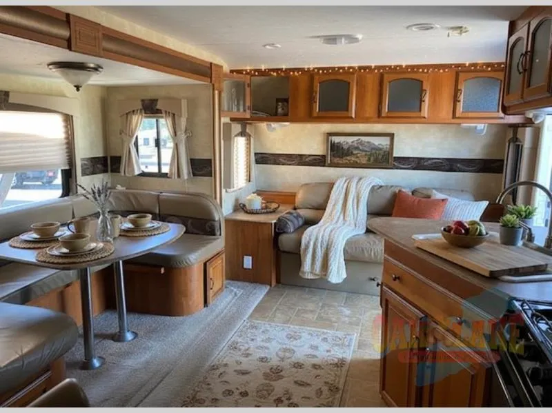 2012 Coachmen Freedom Express 270FLDS - Photo 3