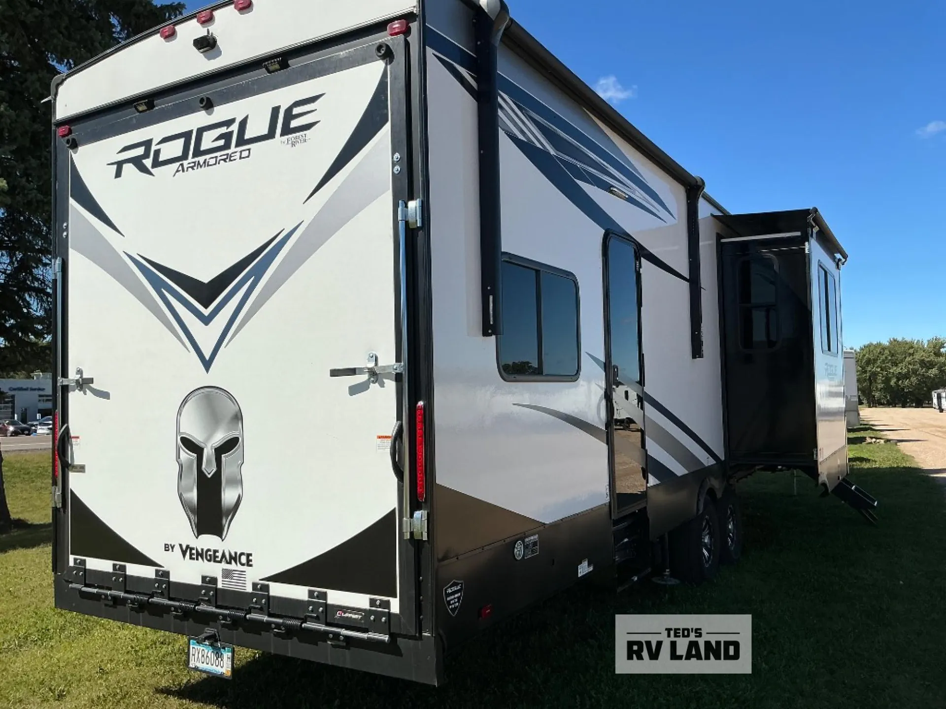 2022 Forest River Vengeance Rogue Armored 383G2 - Photo 3