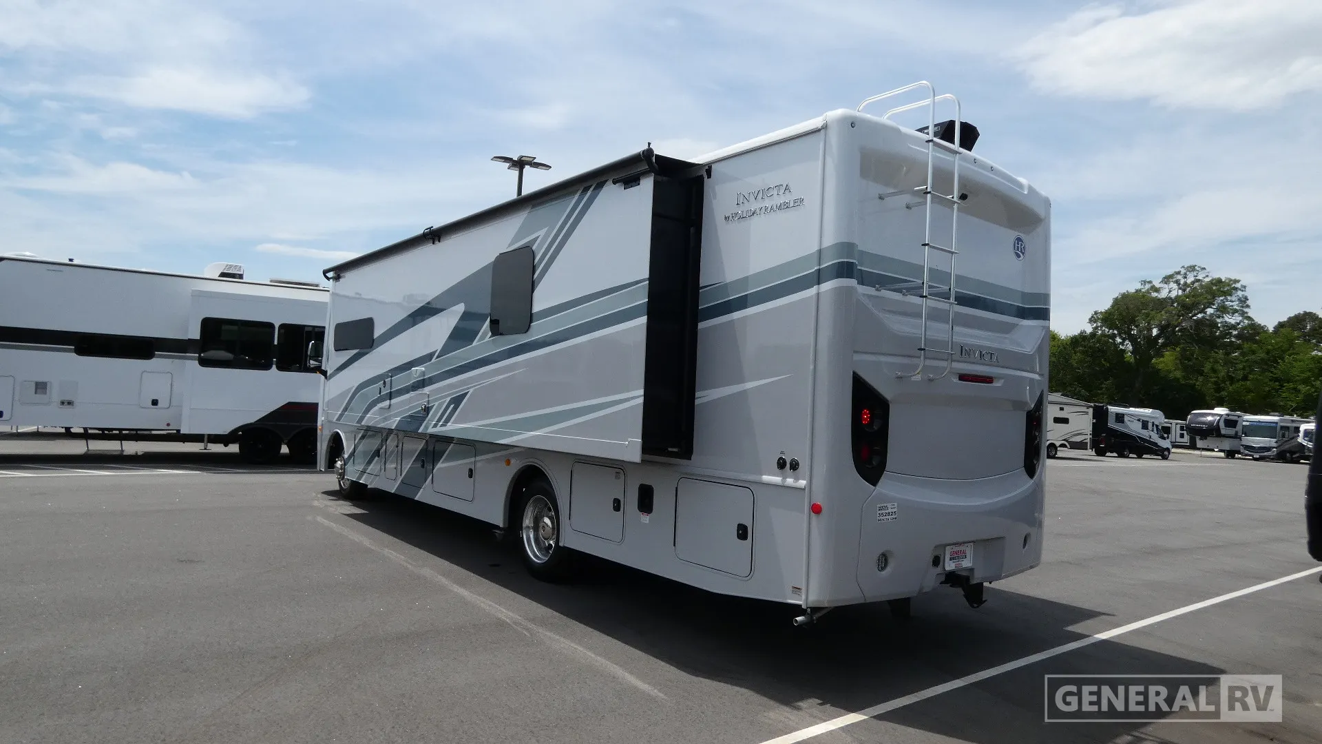 2026 Holiday Rambler Invicta 33HB - Photo 4