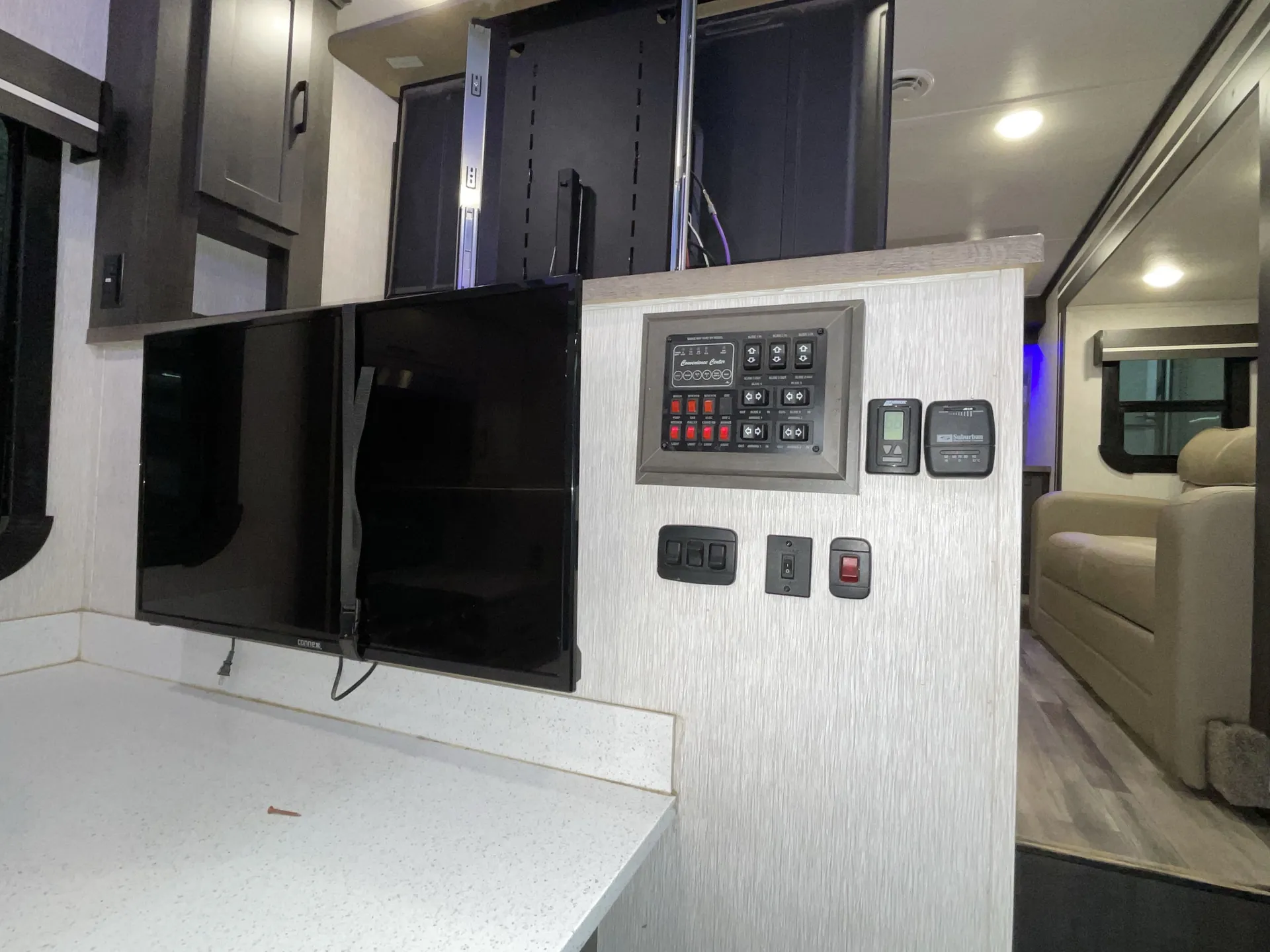 2022 CrossRoads Cruiser CR3841FL — living area main