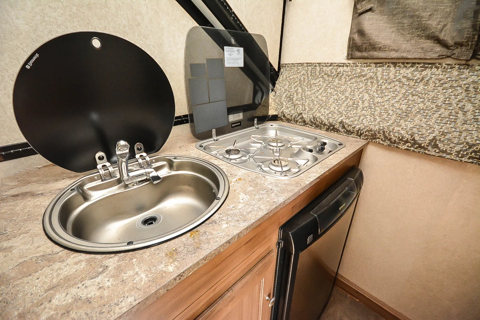 2016 Forest River Rockwood Hard Side A214HW — Photo 7