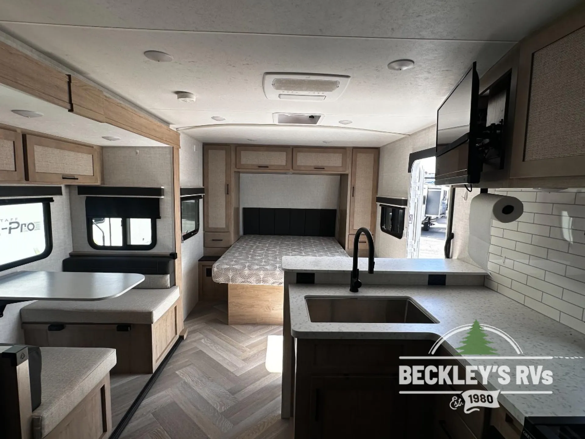 2024 Ember RV E-Series 22ETS - Photo 4
