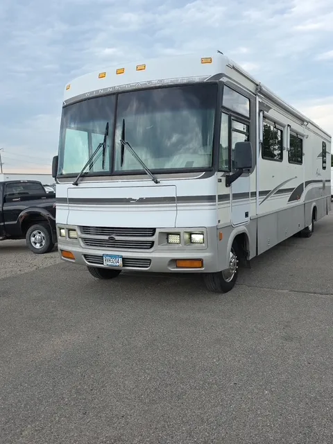2001 Winnebago Adventurer 35U - Main photo