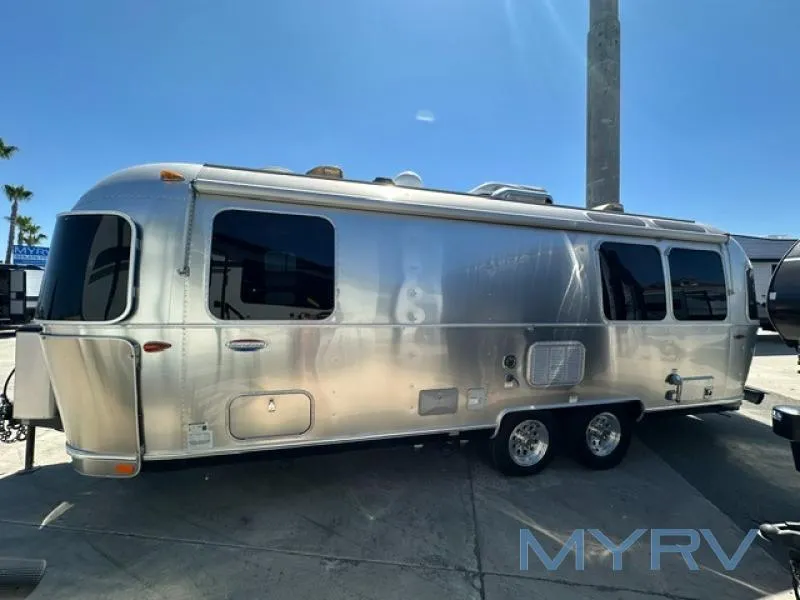 2018 Airstream International 25FB - Photo 3