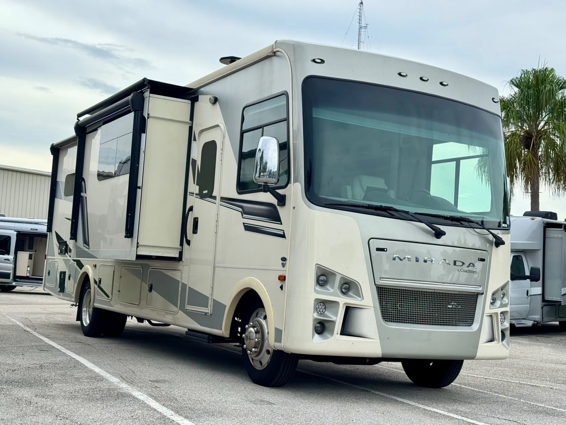 2023 Coachmen Mirada 315KS - Photo 2
