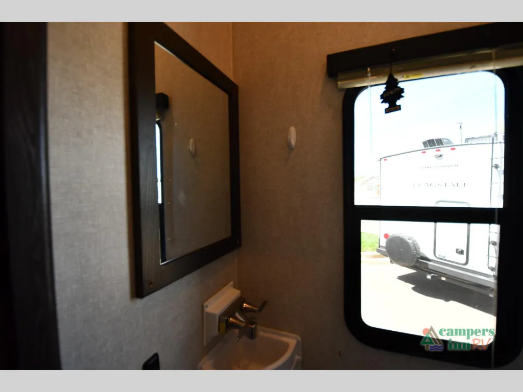 2018 Keystone Raptor 351, Photos photo 21