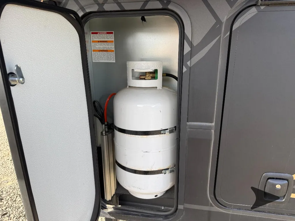 2025 Keystone Raptor 433, Photos photo 8