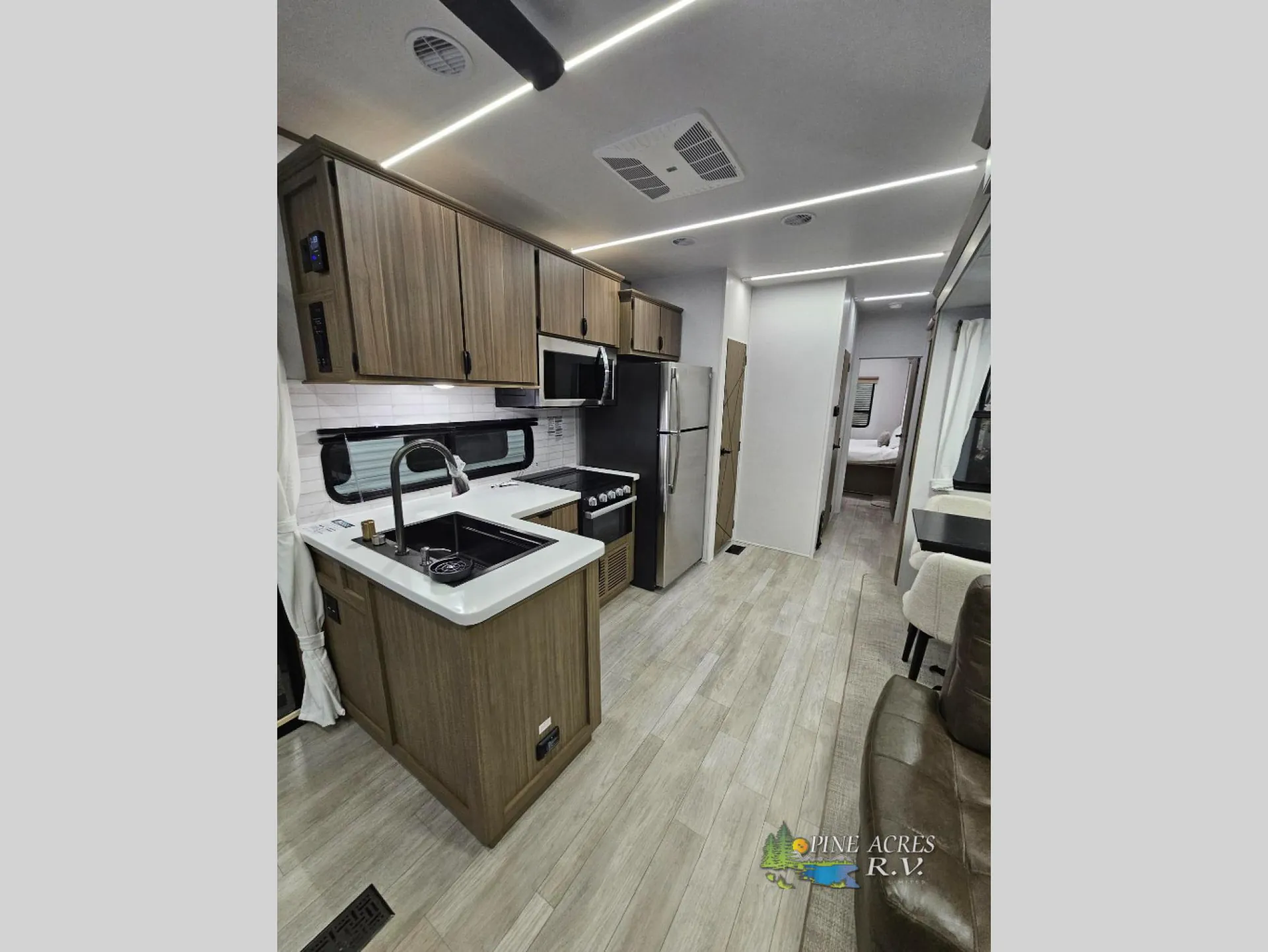 2025 Forest River Wildwood Lodge 40FDEN — Photo 7