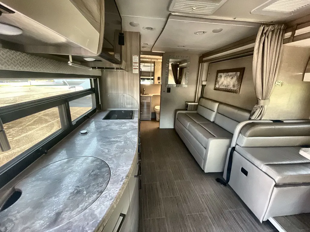 2023 Thor Motor Coach Tiburon 24FB, Photos photo 3