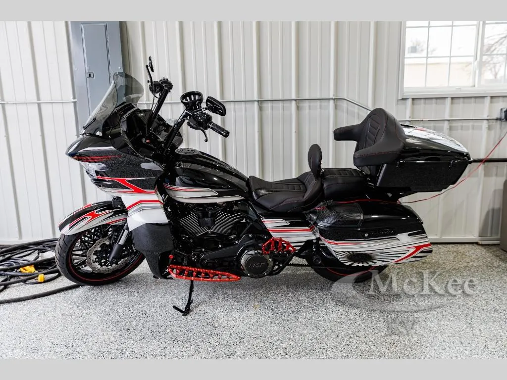 2023 Harley-Davidson Road Glide CVO - Photo 3