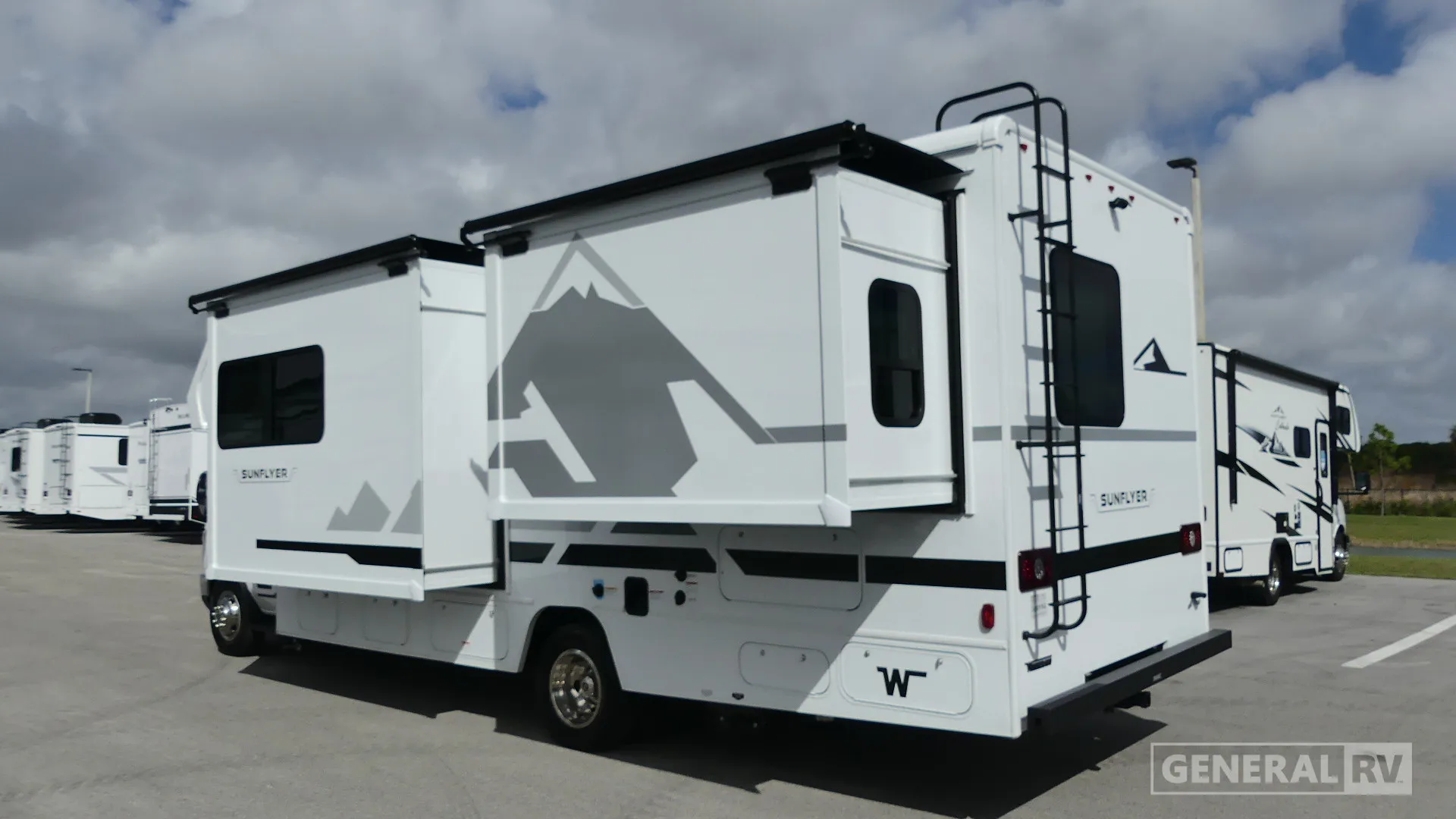 2027 Winnebago Sunflyer 26FE - Photo 4