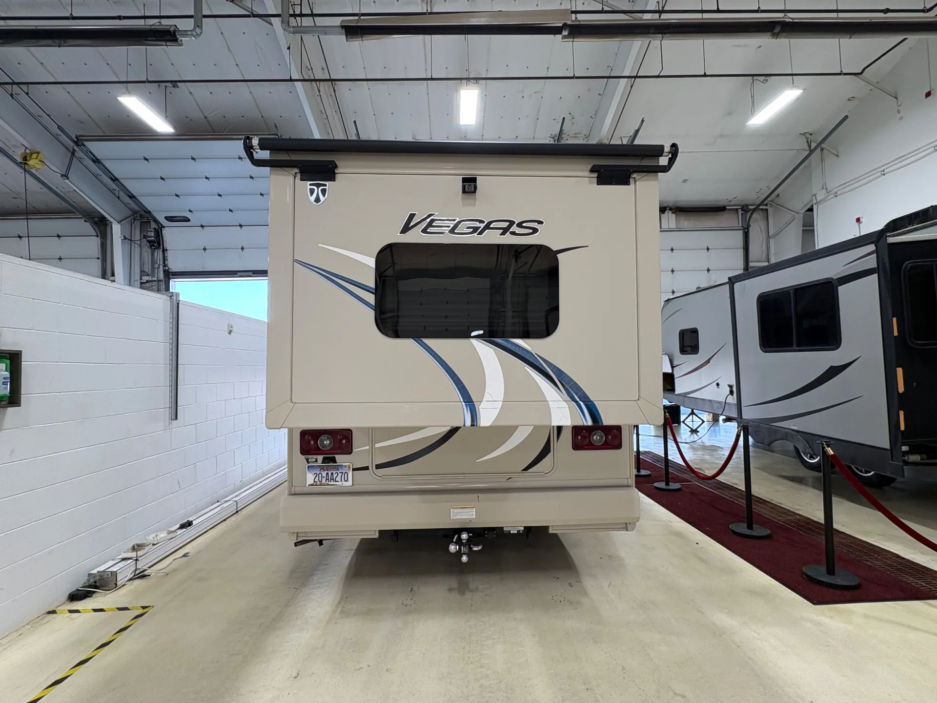 2016 Thor Motor Coach Vegas 252 - Photo 4