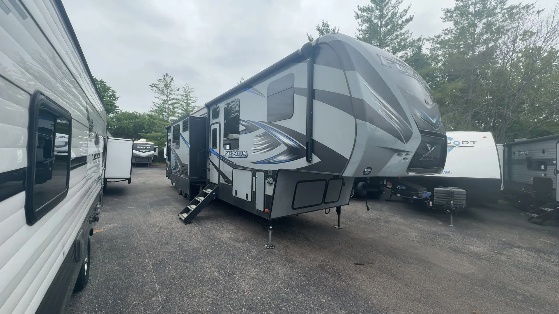 2017 Keystone Fuzion 414 - Photo 3