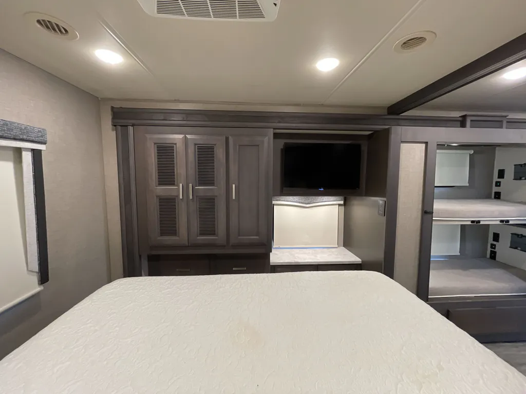 2023 Thor Motor Coach Magnitude RS36, Photos photo 13