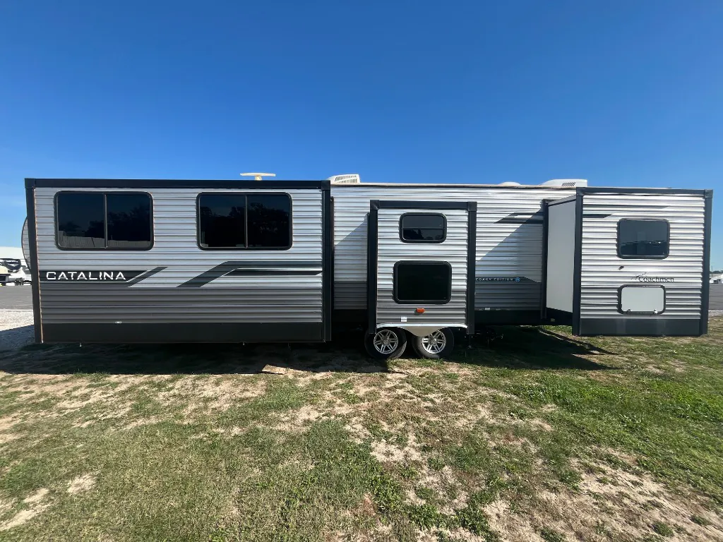 2024 Coachmen Catalina Legacy Edition 333FKTS, Photos photo 5