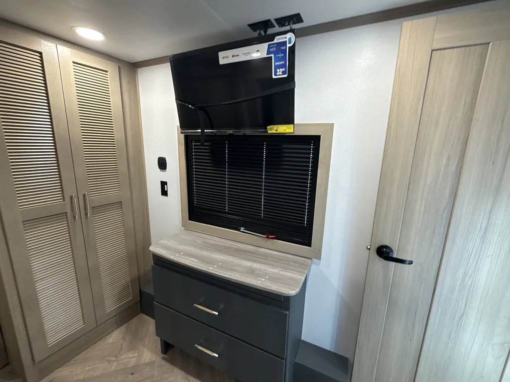 2026 Keystone Raptor 441, Photos photo 15