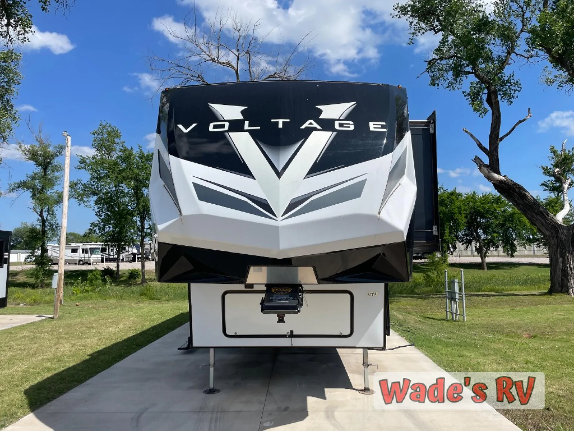 2022 Dutchmen RV Voltage 3351 - Photo 3