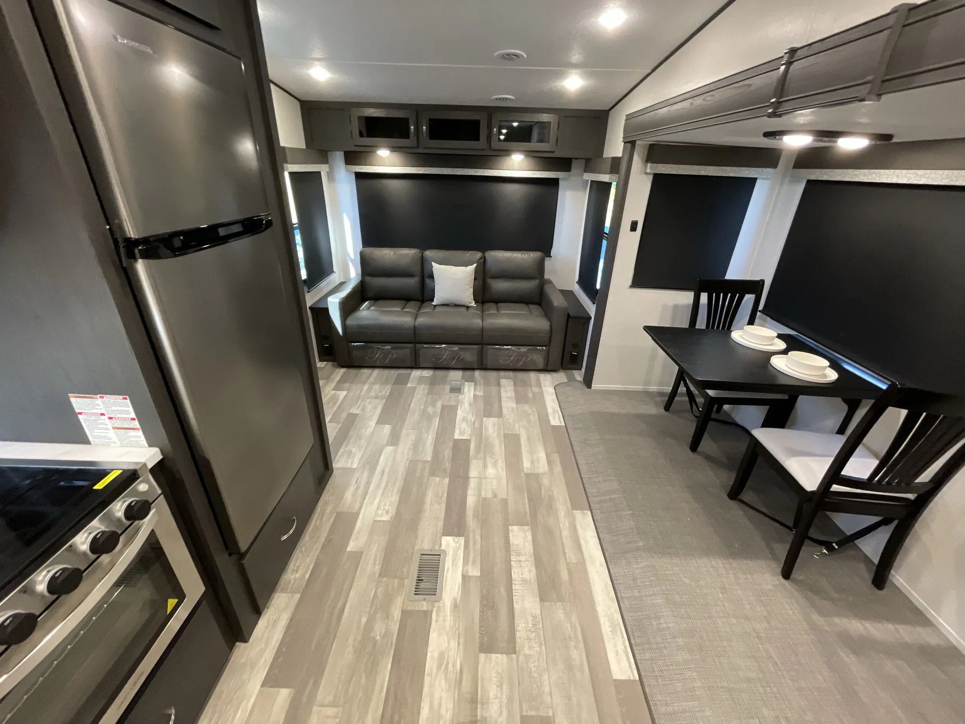 2024 Shasta Phoenix Lite 254RLS — passenger seat