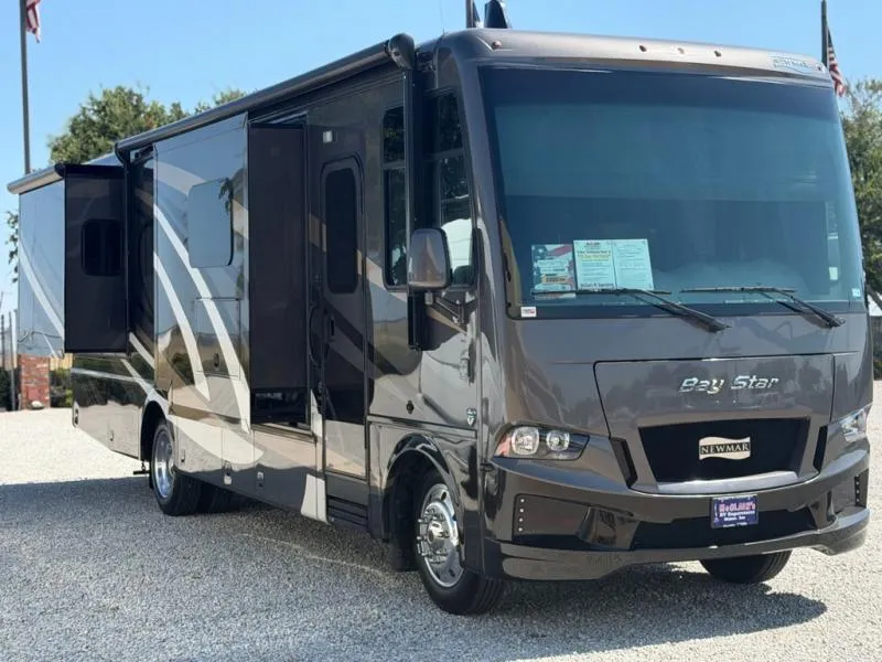 2021 Newmar Bay Star 3226 - Photo 2