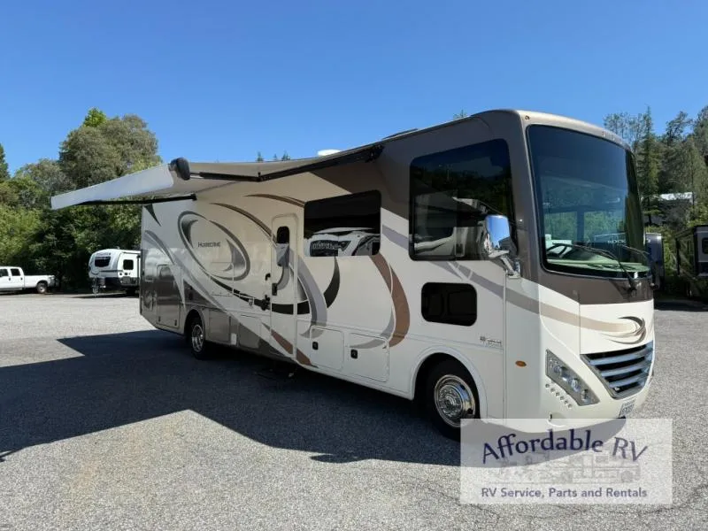 2018 Thor Motor Coach Hurricane 34J - Photo 2